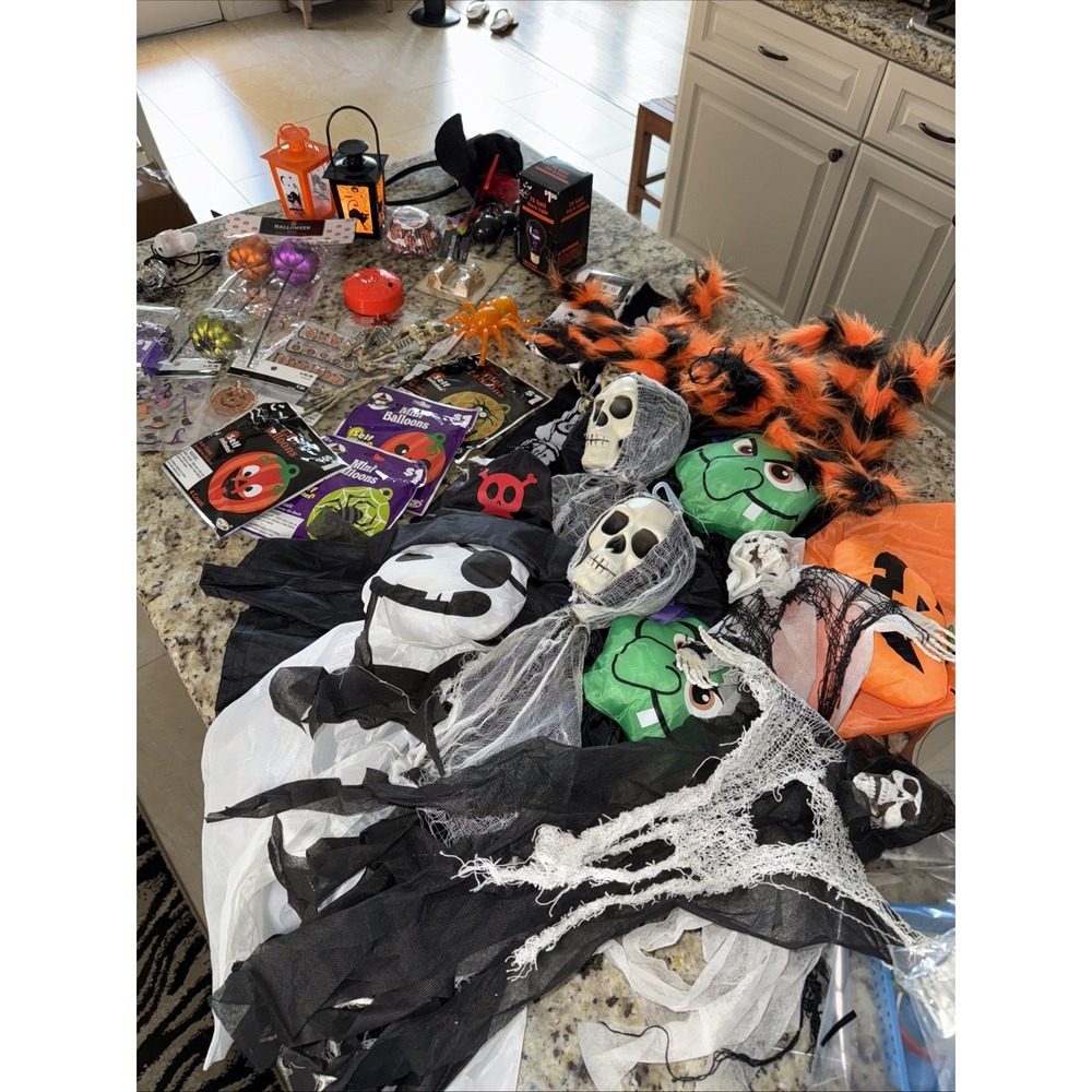 Halloween Decorations Bundle Balloons, Spiders Flying Skeletons and more 4553